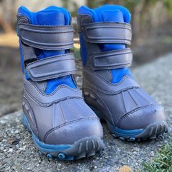 L.L Bean Snow boots Size 7 Toddler