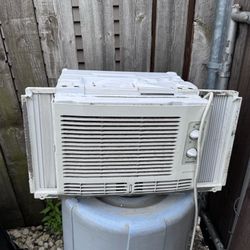 Air conditioner Works/Tested