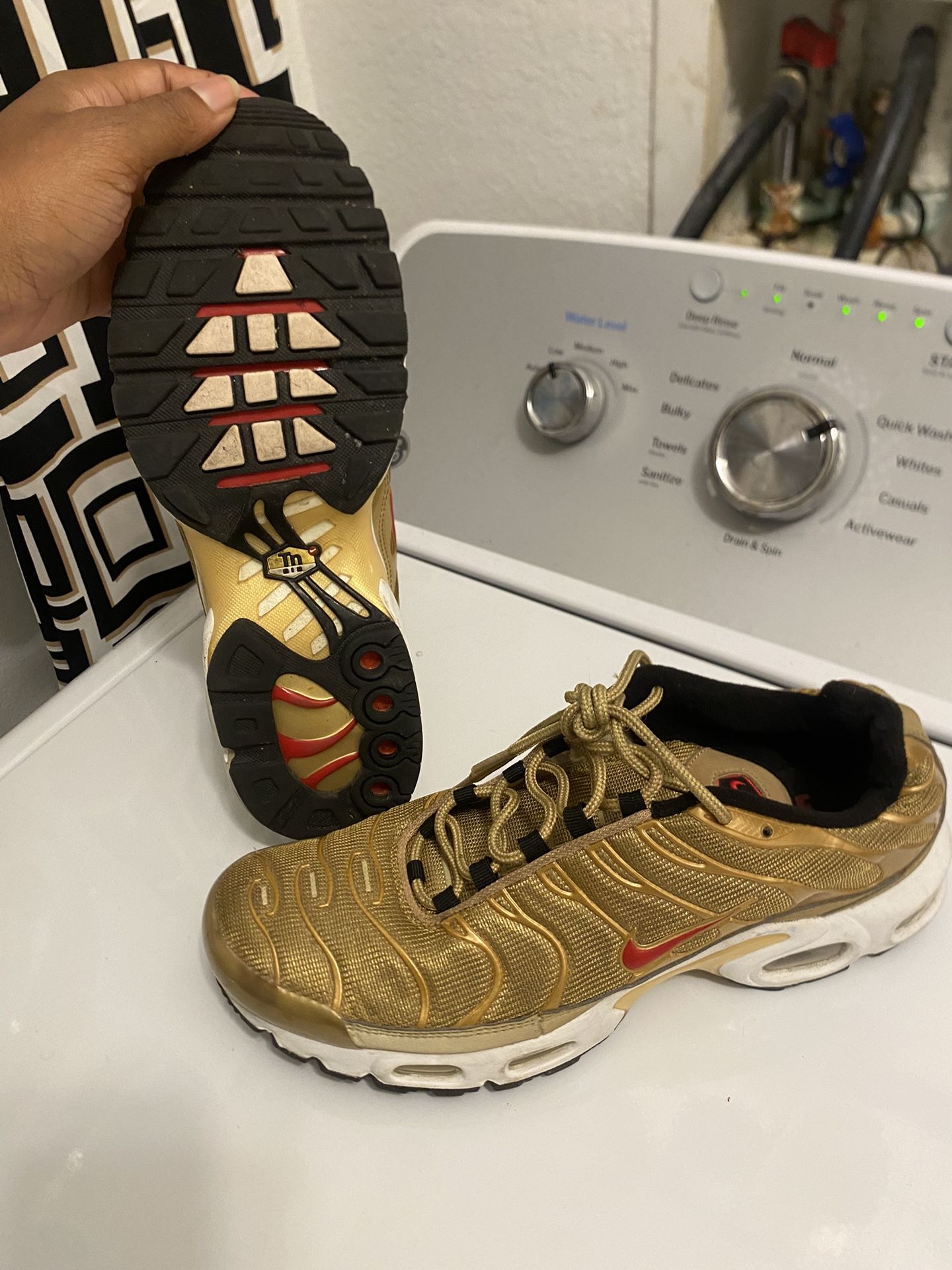 Nike Air Max Plus Matallic Gold