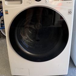 LG Washer In Excellent Condition For Sale