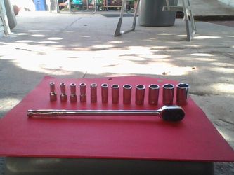 Snap-On 12 pc 1/4" Drive 6-Point Metric Flank Drive® Shallow Socket Set (5&5.5-15 mm)