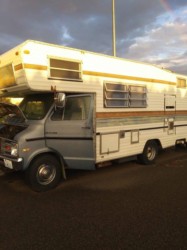 Photo 1974 Dodge Sportsman RV $600 OBO