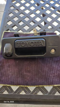 Toyota Tacoma Tailgate Handle with Backup Camera