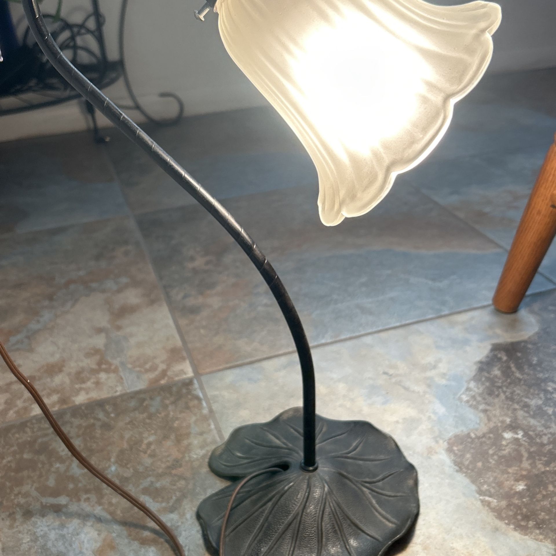 Vintage 17” Lily pad Flower Gooseneck Lamp
