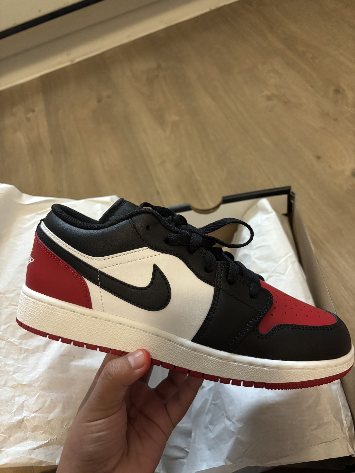 6.5Y AJ 1's Red&Black