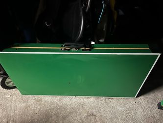 Foldable ping pong table