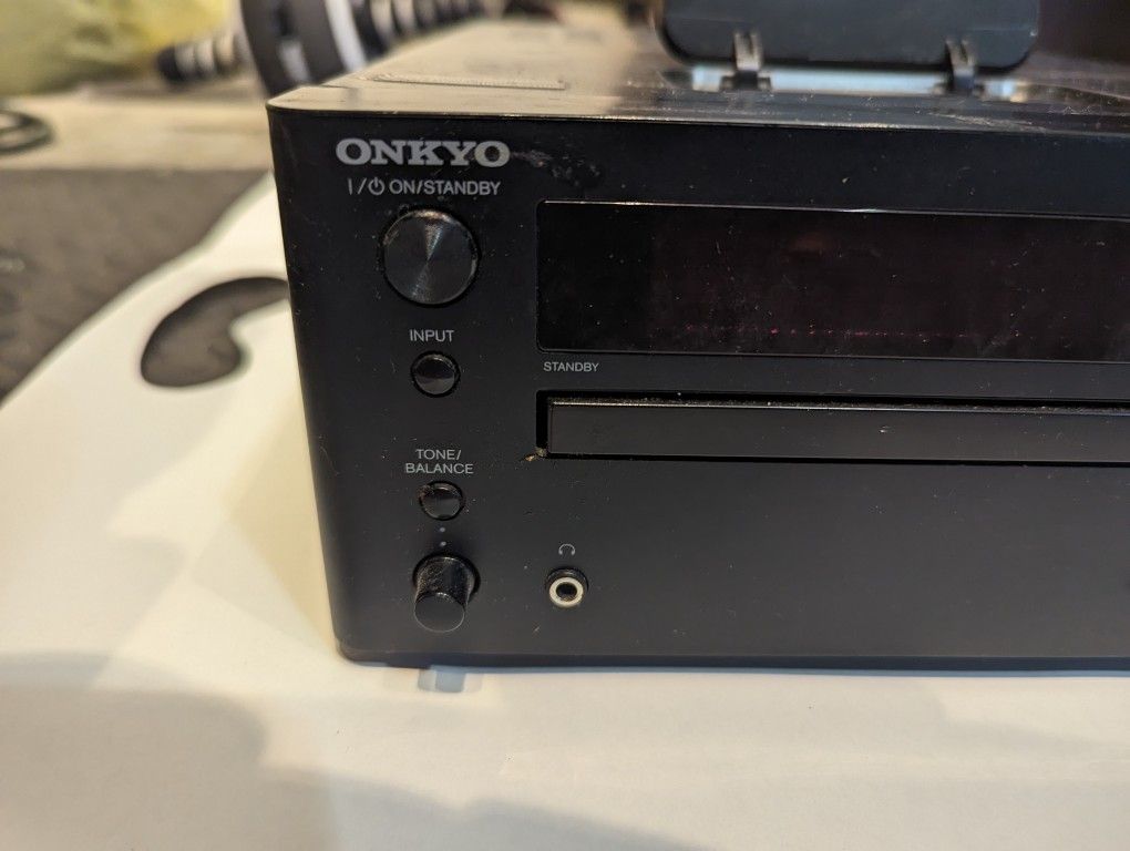 Onkyo CR-445 Hi-Fi Mini Stereo System CD Radio iPhone Dock Aux 