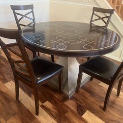Dining table and 4 Chairs