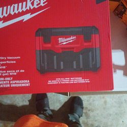 Milwaukee M18 2 Gallon Wet Dry Vac With No Battery Brand New