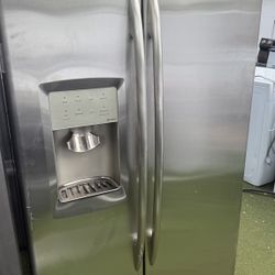 Ge And Frigidaire Fridge Stainlees Steel/ Working Perfect/ 2 Month Warranty 