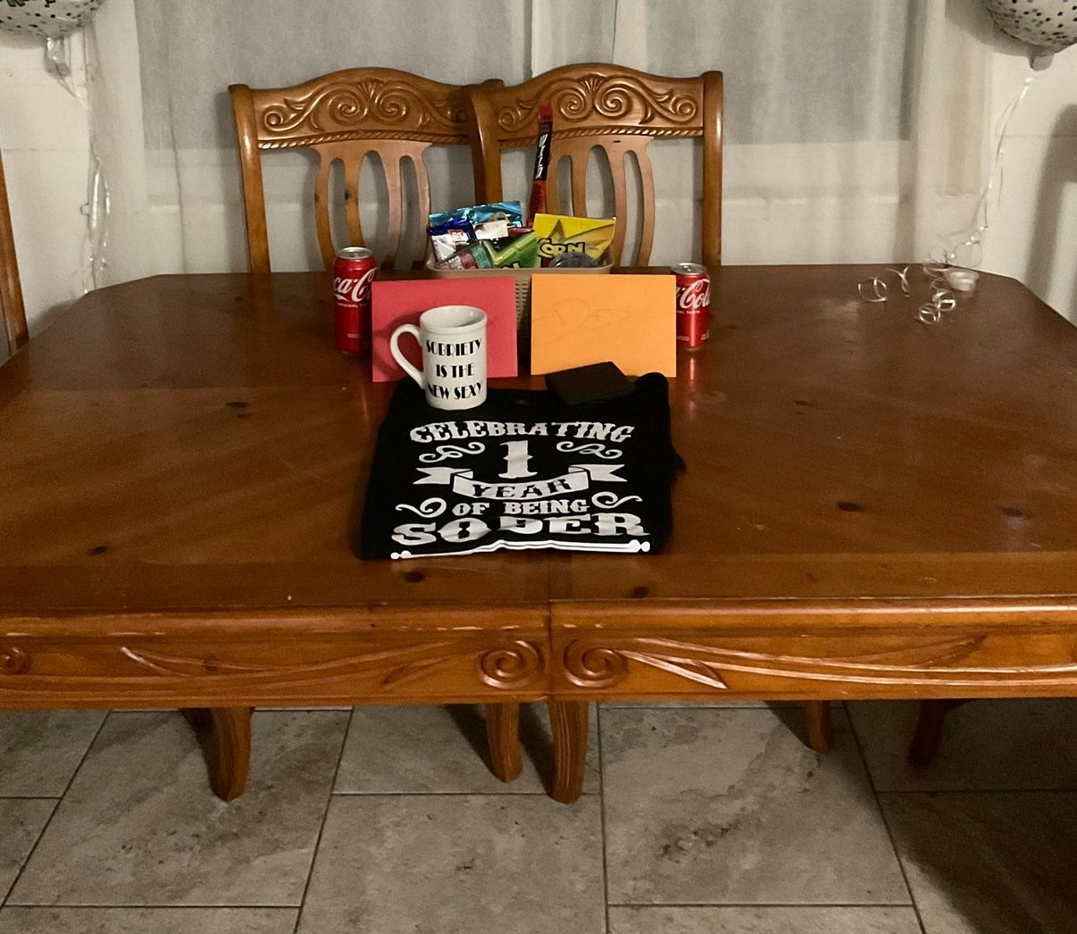 Real Wood Dinning Table With Leaf. Six Chairs 