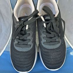 SKETCHERS SIZE 7 Black Ladies $20.00 