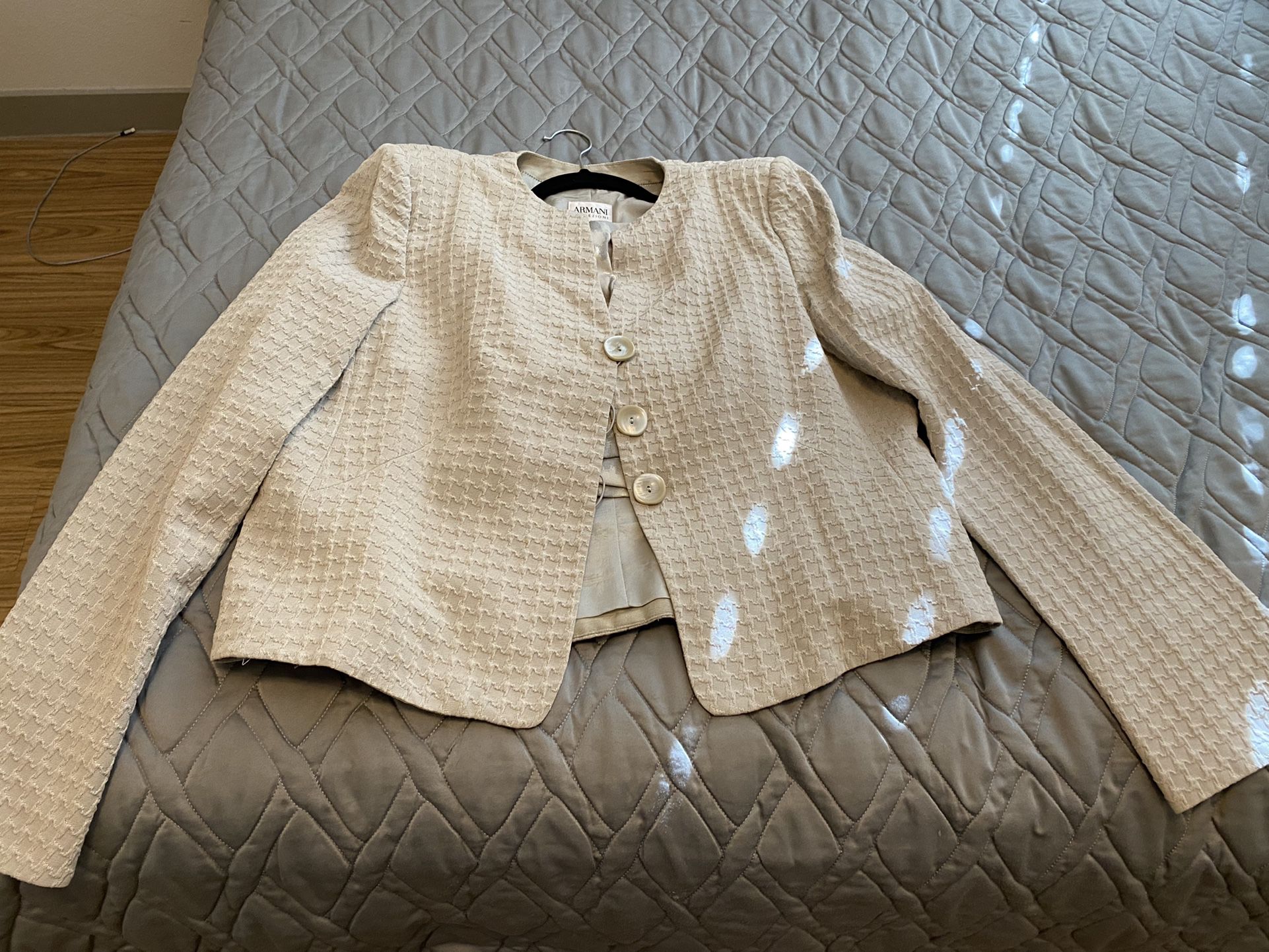 Armani Collezioni Made In Italy , Two Pice Suit And Skirt Size For Tha Suit Says Th 50 And For The Skirt Says  52. The Size Is In The Tags In Pictures