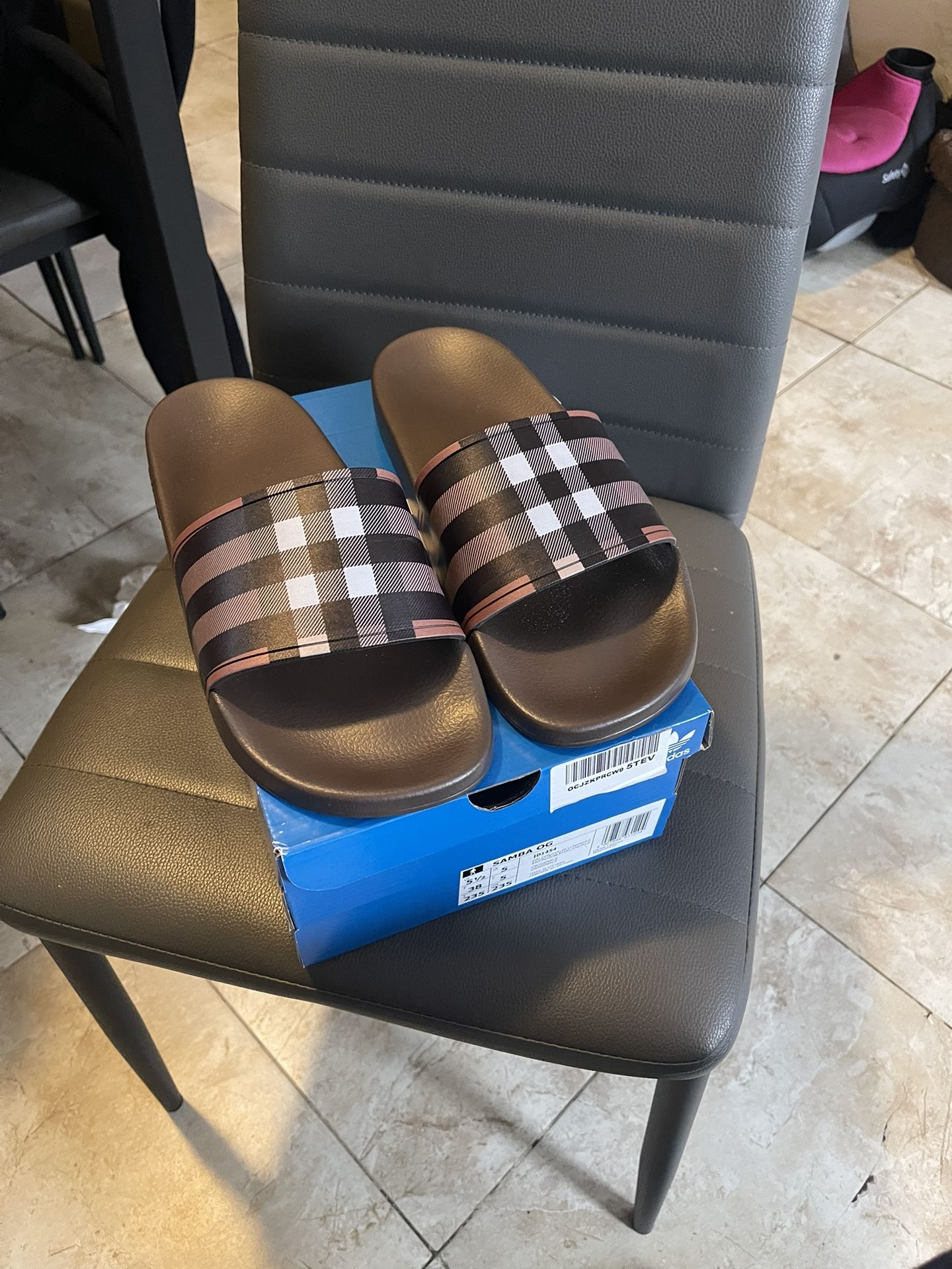 [MEN SIZE 11] BURBERRY SLIDES