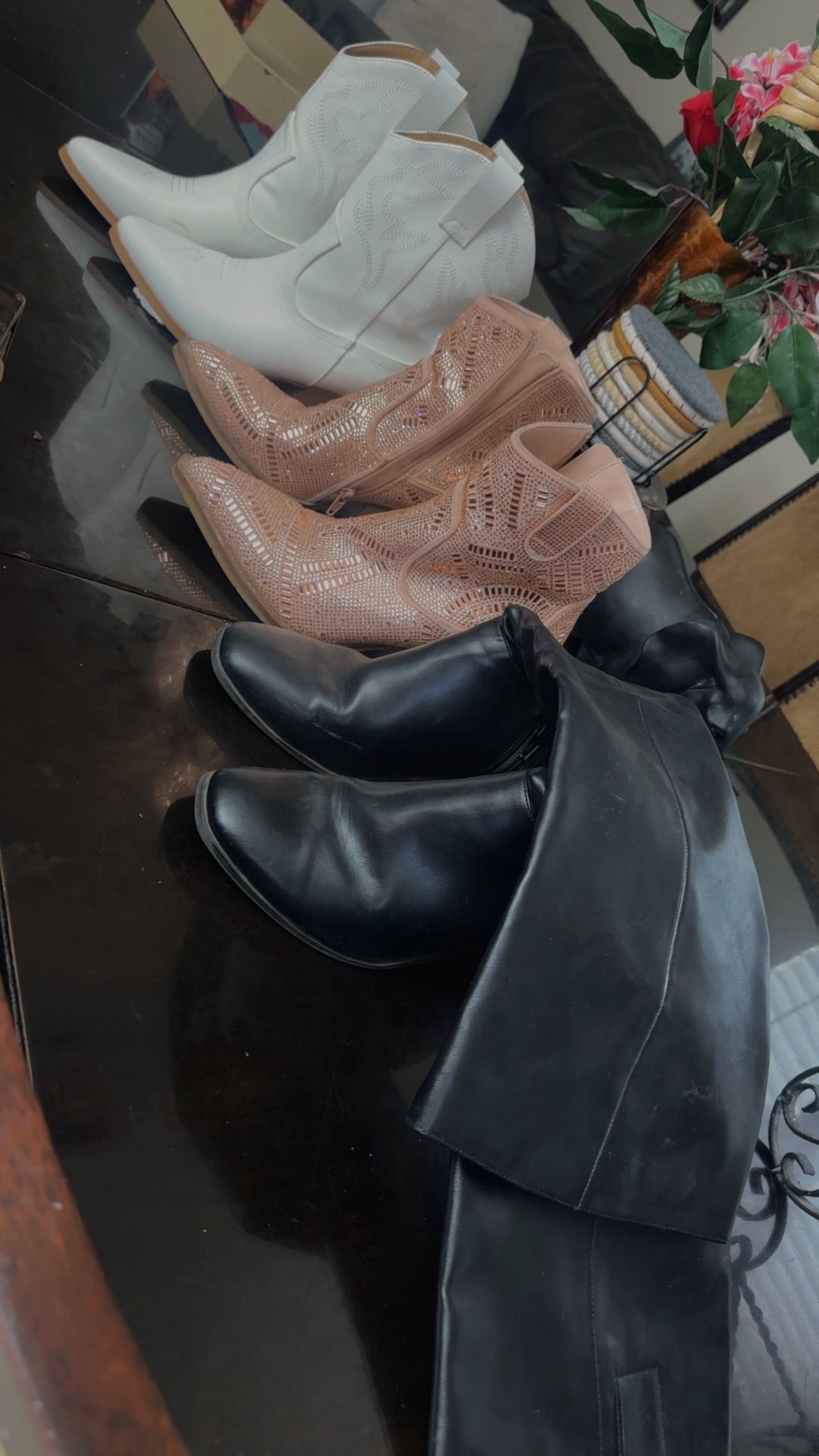 WOMENS BOOTS SIZE 8.5