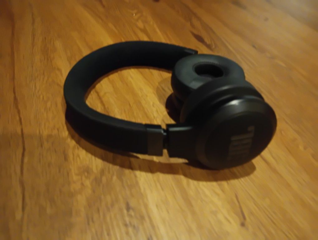 JBL Noise Canceling Bluetooth Headphones