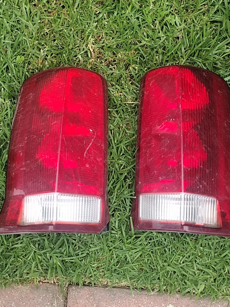2005 CADILLAC ESCALADE TAIL LIGHTS
