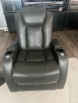 Electric recliner theater chair