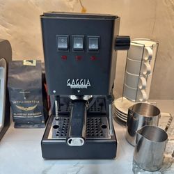 Mint Coffee Maker Gaggia Classic Pro - Thunder Black
