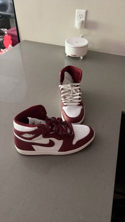 Jordean maroon 1s size  11,5