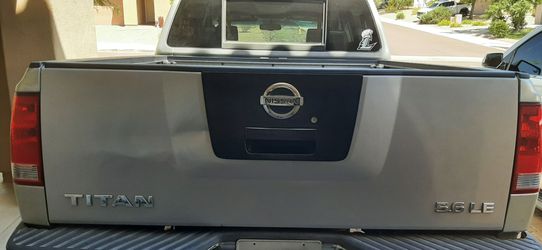 Nissan titan tailgate
