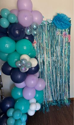 Mermaid birthday balloon setup