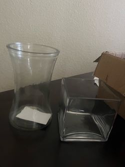 2 flower vases