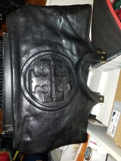 Purse bag Tory burch beautiful black leather with gold accents