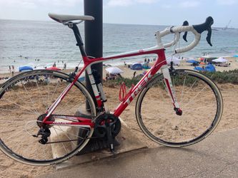 Trek Madone 5.2.  20 speed 56 c lightweight Oclv carbon fiber frame and fork with a complete ultegra components set