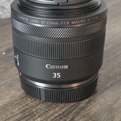 Canon RF 35mm f/1.8 Macro IS STM Lens