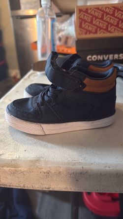 Kids Size 7 Children’s Place Mid-Top Sneakers with Velcro Strap