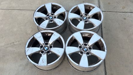 Bmw 17x8 Inch aluminum stock Wheels 5x120mm One is bent