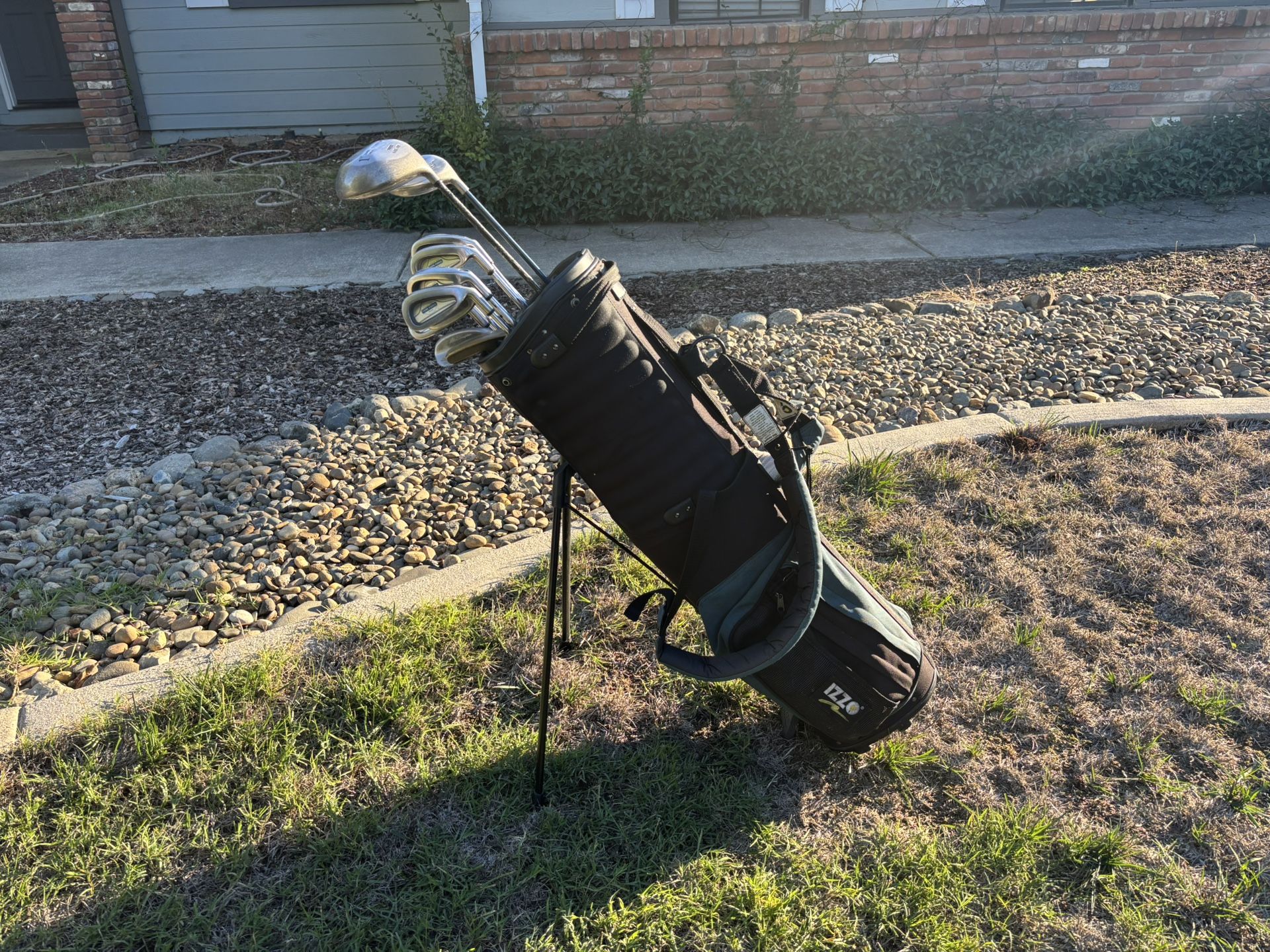 True Force Plus Golf Set (Driver+5w+3i-pw+sw+putter+stand-up bag)