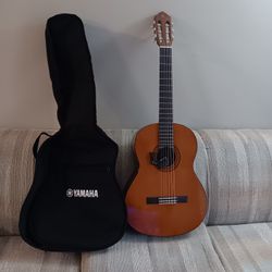 Yamaha C40 GigMaker Classical Acoustic Guitar