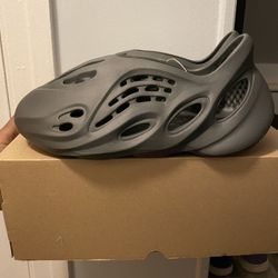 adidas Yeezy Foam RNR Size 10
