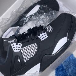 Jordan 4’s Retro “ White Thunders” 