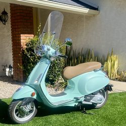 Vespa 150 Primavera 2022 only 800 miles