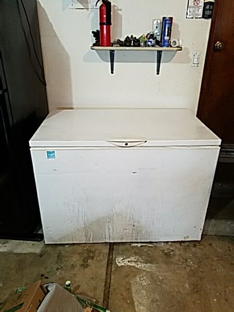 Frigidaire chest freezer, about 18 cubic feet