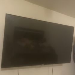 HiSense 50” Tv With Swivel Mount