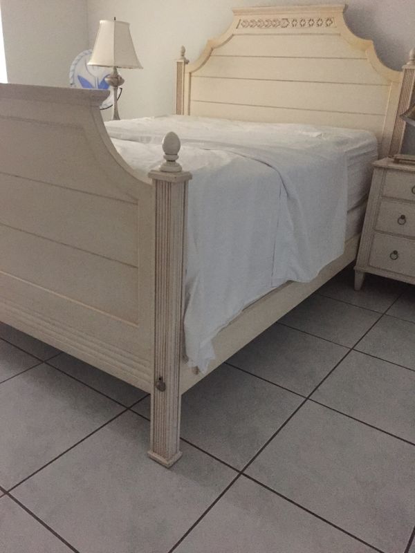 Ethan Allen queen bedroom set antique white for Sale in The Villages