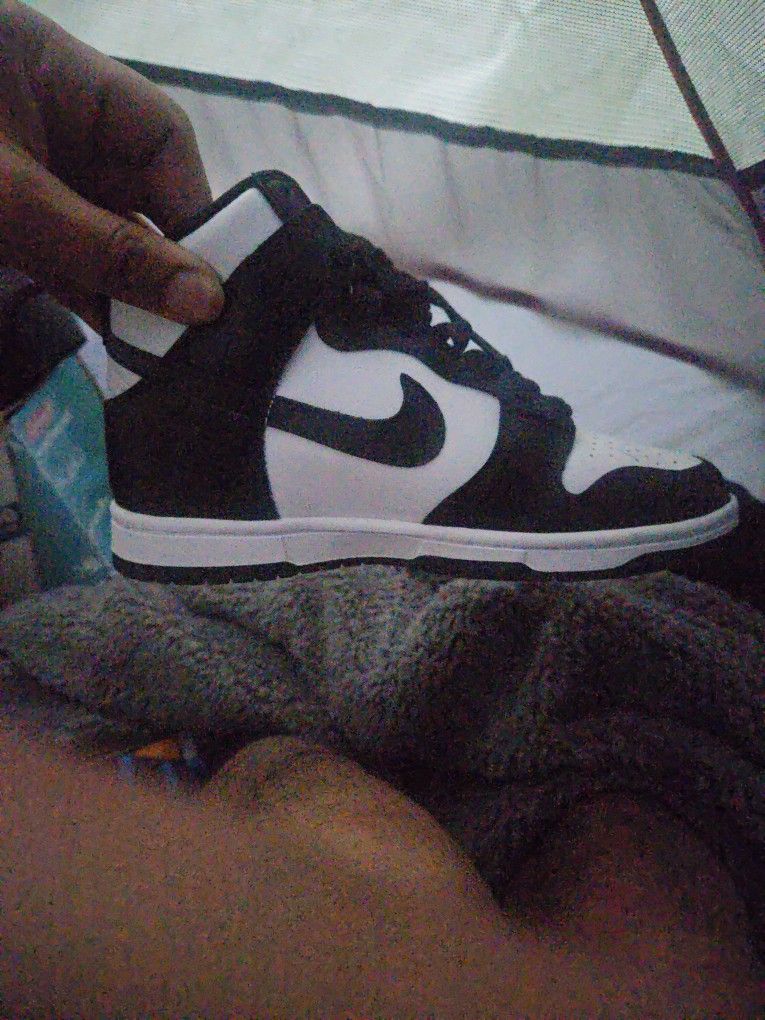 Nikes Size 7.5