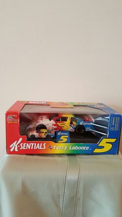 K-Sentials Kelloggs #5 Chevrolet Race Car 1:24th Scale Die Cast Limited Edition
