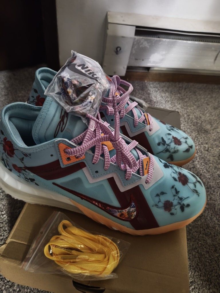 Nike LeBron 18 Mimi Plant Floral