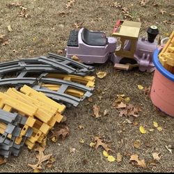 2 Pegperego Trains And Tracks