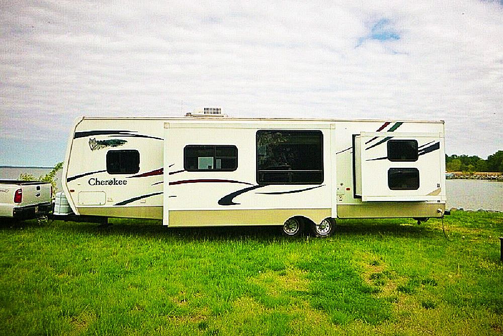 FOR SALE Beautiful 2008 Forest River Cherokee excellent condition.