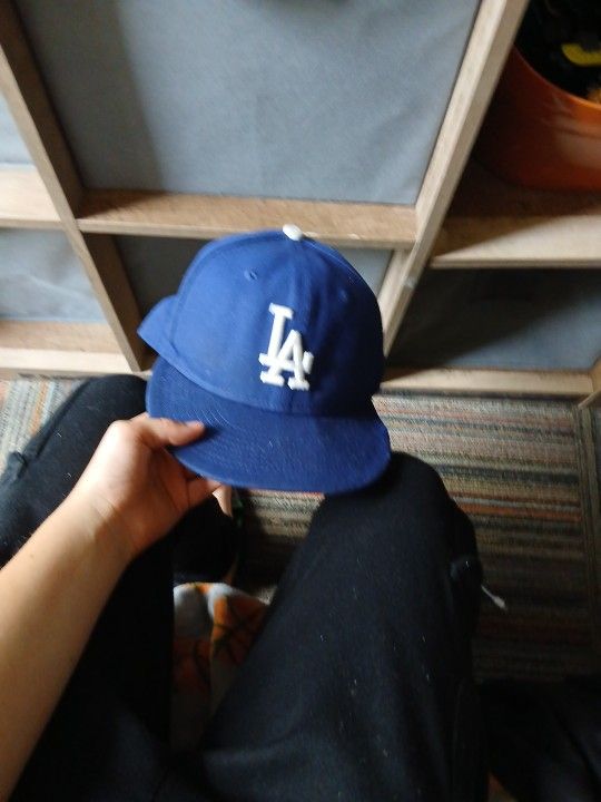 Is l a blue hat