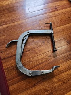 Valve spring compressor