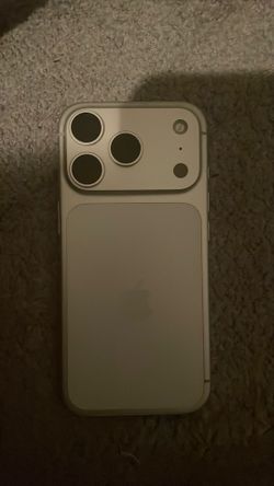 Doesn’t turn on no cracks or scratches iPhone 17 pro