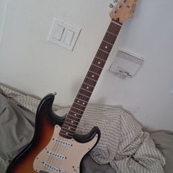 Fender Special Run 2015 Stratocaster....made in mexico.....in near mint condition..$450