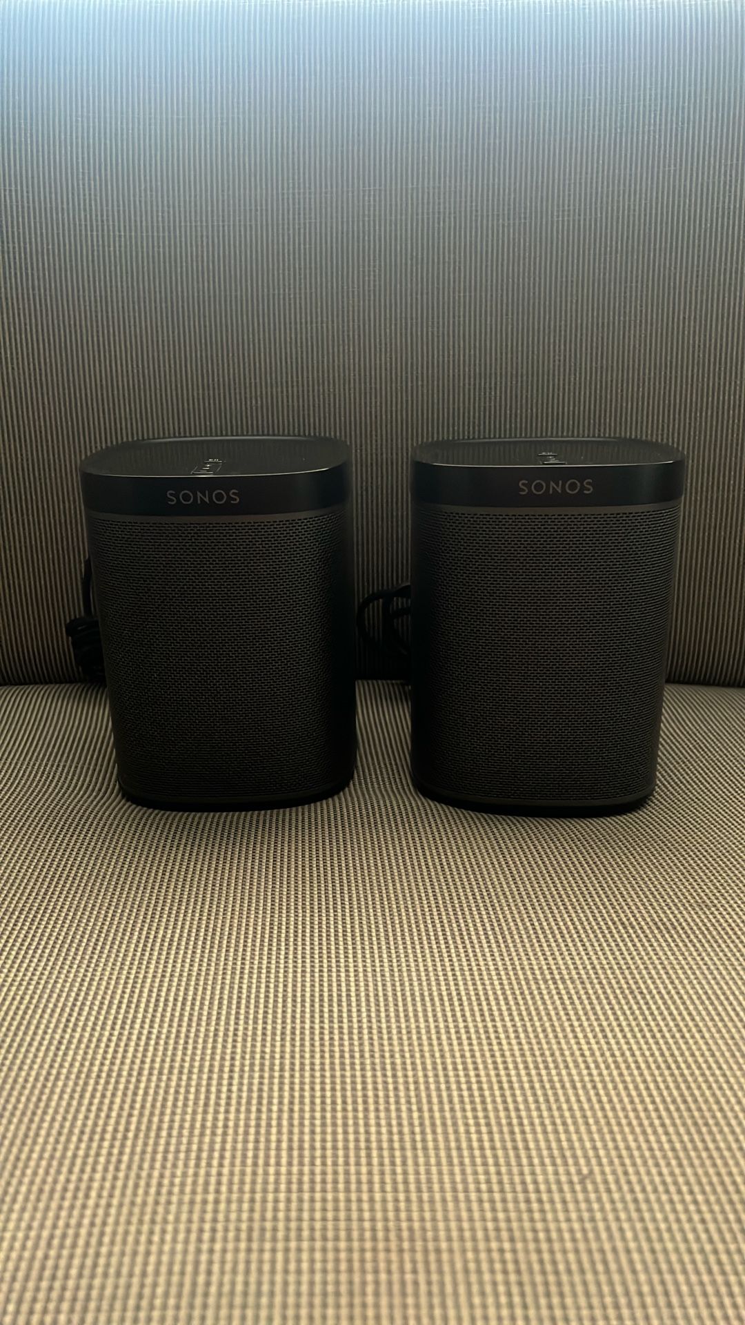 Sonos Play 1 Speakers And Wall Mounts